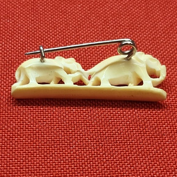 VTG Elephant Pin Brooch Carved Celluloid Two Elephants - Picture 4 of 9